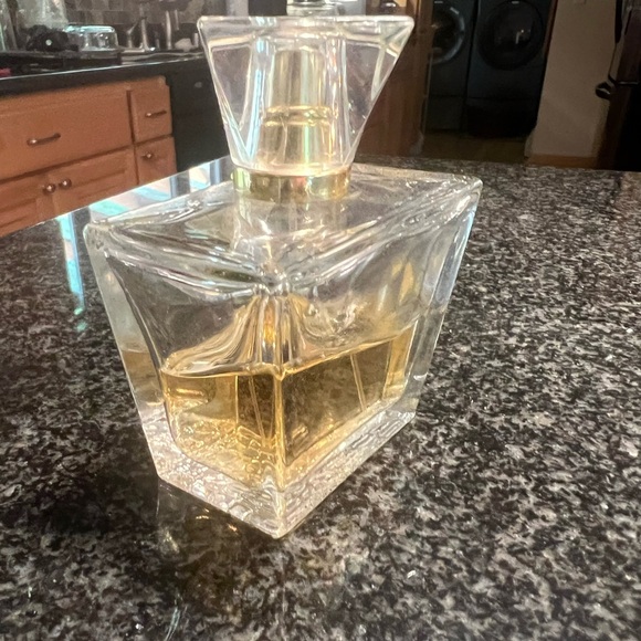 GUESS seductive/  perfume. Excellent floral light scent. Very fresh scent - Picture 7 of 7